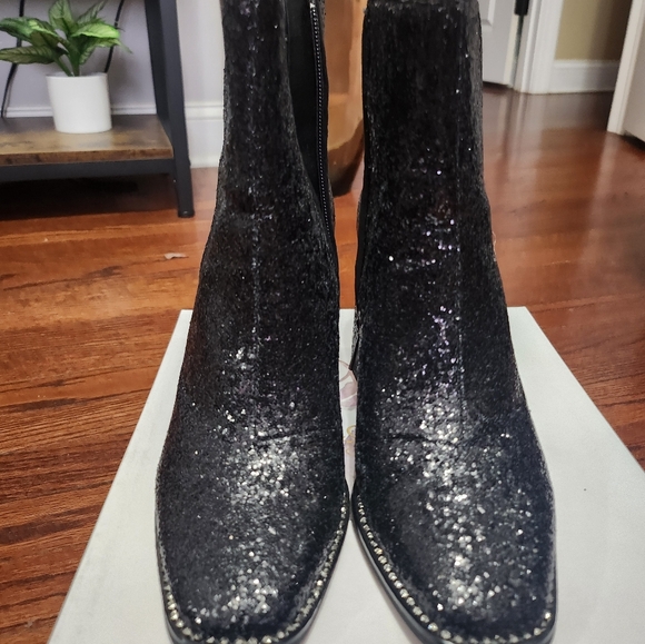 Boots - Picture 3 of 10